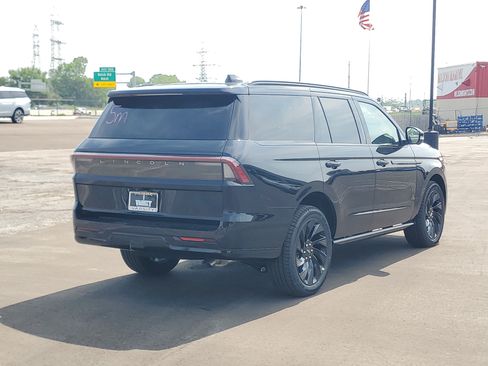 New 2027 Lincoln Navigator Reserve w/ Jet Appearance Package AWD/4WD image 4