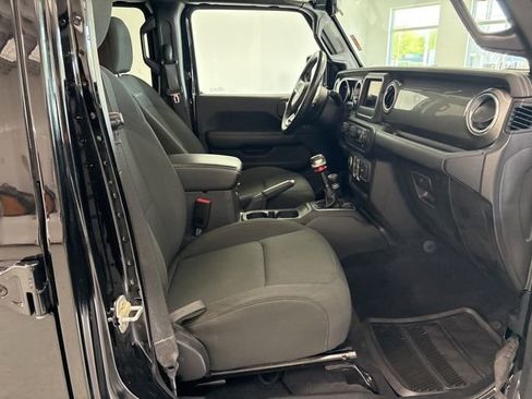 Used 2019 Jeep Wrangler Unlimited Sahara AWD/4WD image 24