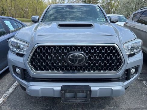 Used 2018 Toyota Tacoma TRD Sport AWD/4WD image 2