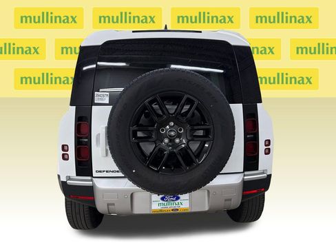 Used 2025 Land Rover Defender 110 S AWD/4WD image 8