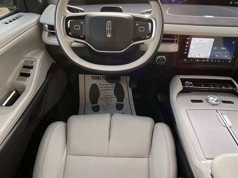 Used 2025 Lincoln Navigator L Reserve image 14