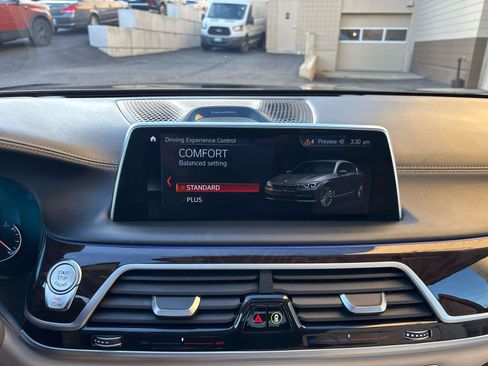 Used 2018 BMW 750i xDrive AWD/4WD image 28