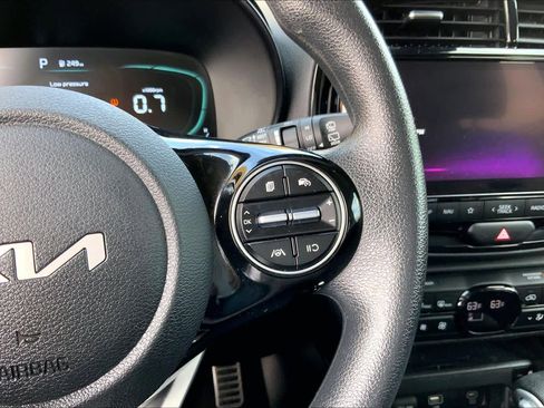 Used 2023 Kia Soul S image 24