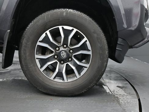 Used 2022 Toyota Tacoma TRD Sport image 11