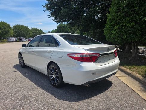 Used 2017 Toyota Camry XSE FWD image 3