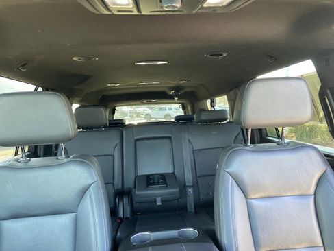 Used 2023 Chevrolet Suburban LT image 18