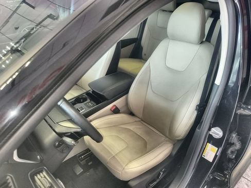 Used 2019 Ford Edge Titanium w/ Equipment Group 301A AWD/4WD image 11