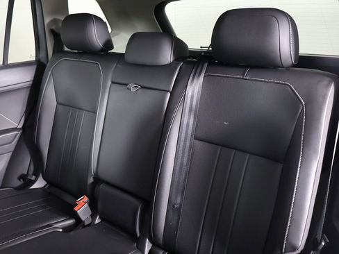 Used 2023 Volkswagen Tiguan SE image 27