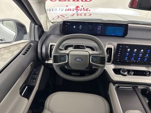 New 2025 Ford Expedition Active image 10
