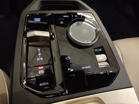 Used 2023 BMW iX xDrive50 image 22