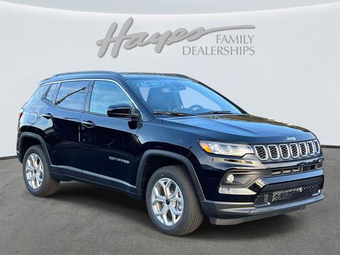 New 2026 Jeep Compass Latitude image 2