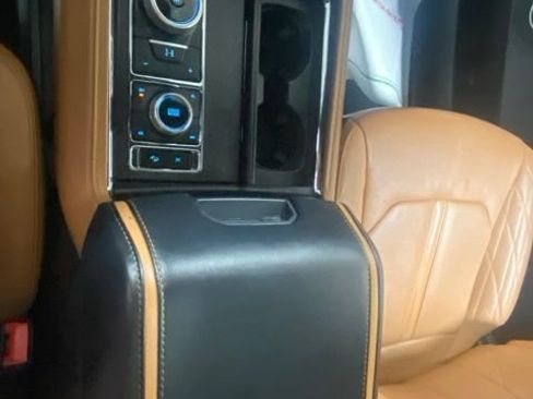 Used 2023 Ford Expedition Platinum AWD/4WD image 24