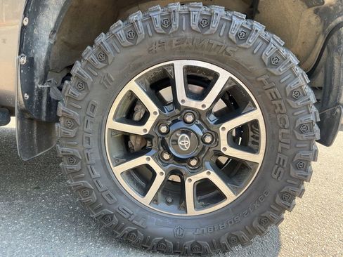 Used 2014 Toyota Tundra Limited w/ TRD Off Road Package image 11