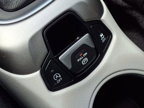 Used 2017 Jeep Compass Latitude w/ Popular Equipment Group FWD image 14