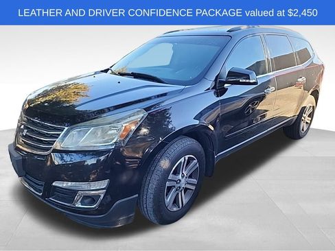 Used 2017 Chevrolet Traverse LT image 2