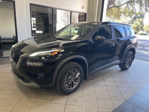 Used 2023 Nissan Rogue S image 1