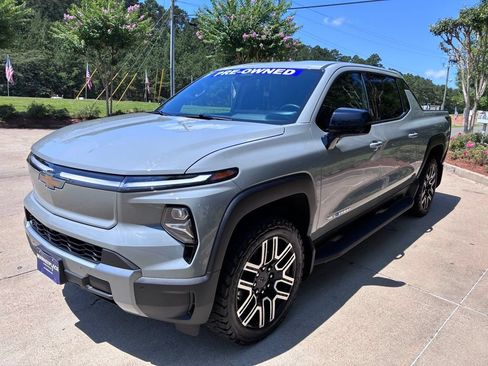 Used 2026 Chevrolet Silverado EV LT AWD/4WD image 13