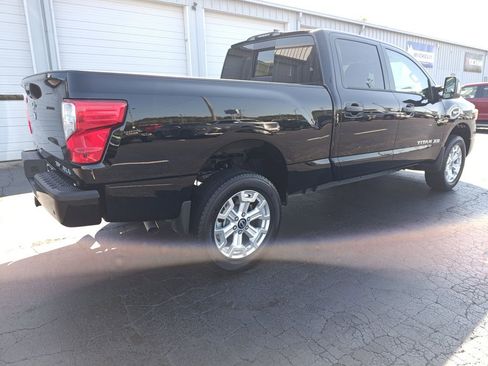 Used 2024 Nissan Titan SV w/ SV Convenience Package image 5