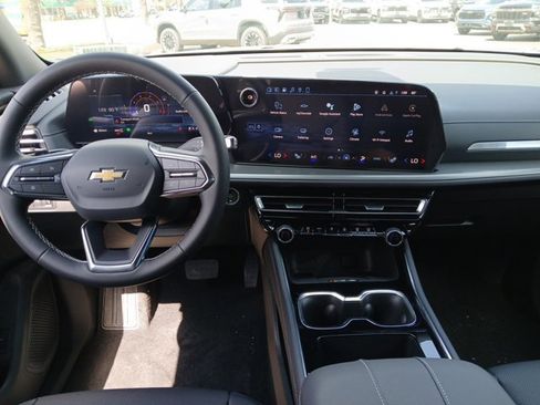 New 2026 Chevrolet Traverse LT w/ Driver Confidence Package AWD/4WD image 7