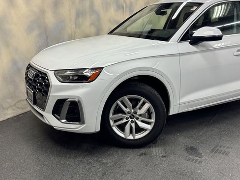 Used 2023 Audi Q5 2.0T Premium w/ Convenience Package image 2