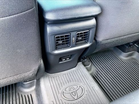 Used 2024 Toyota RAV4 XLE AWD/4WD image 28