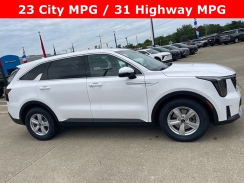 Used 2024 Kia Sorento LX FWD image 1