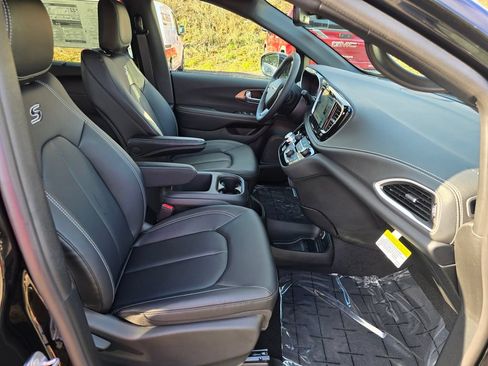 New 2026 Chrysler Pacifica Select w/ S Appearance Package FWD image 25