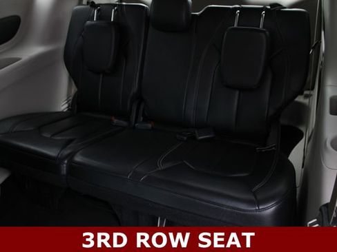 Used 2022 Chrysler Pacifica Touring-L FWD image 9