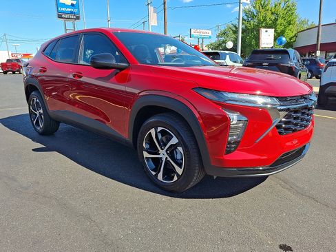 New 2026 Chevrolet Trax RS image 2