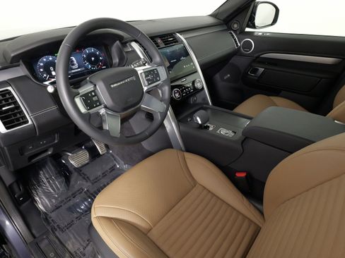 Used 2024 Land Rover Discovery Dynamic SE AWD/4WD image 31