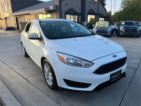 Used 2015 Ford Focus SE w/ Reverse Sensing Package image 6