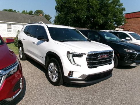 Used 2024 GMC Acadia Elevation FWD image 1