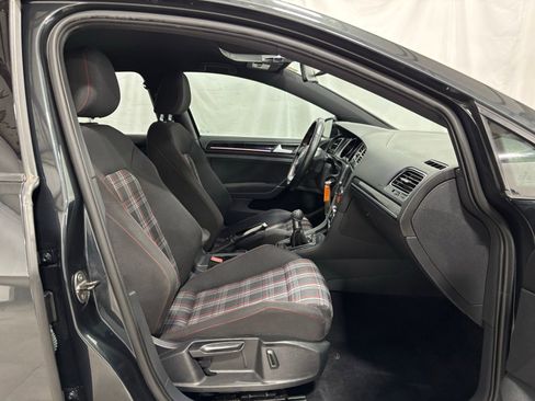 Used 2016 Volkswagen Golf image 15