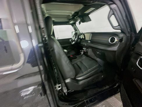 Used 2024 Jeep Wrangler Sahara image 29