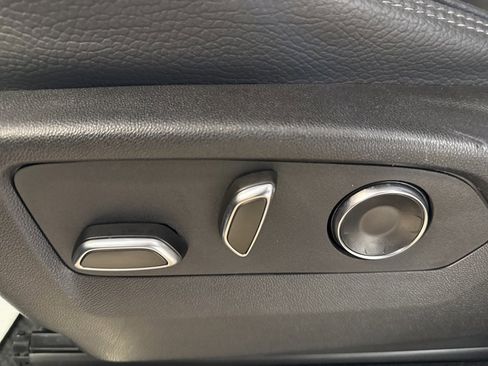 Used 2025 GMC Yukon XL Denali image 22