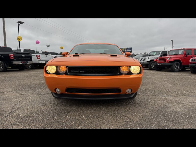 Used 2012 Dodge Challenger SXT RWD image 2