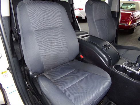 Used 2019 Toyota Highlander LE AWD/4WD image 25