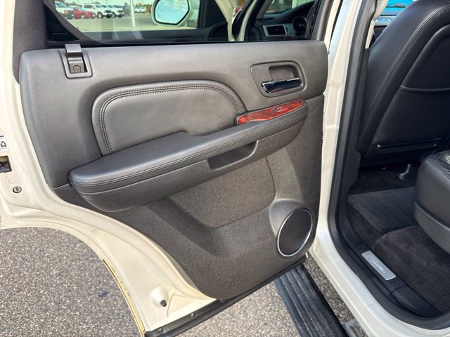 Used 2013 Cadillac Escalade Premium AWD/4WD image 32