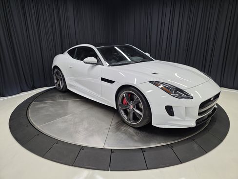 Used 2016 Jaguar F-TYPE R image 13