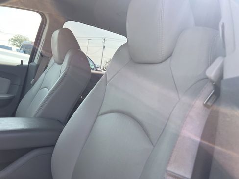 Used 2011 Chevrolet Traverse LT w/ Personal Connectivity Package image 26