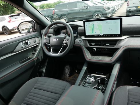 Used 2025 Ford Explorer ST-Line w/ Premium Package AWD/4WD image 9