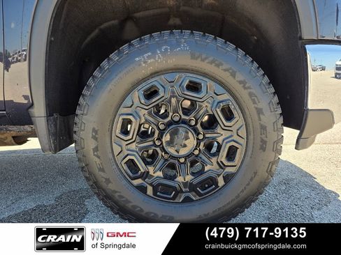 Used 2024 Chevrolet Silverado 2500 LTZ w/ LTZ Plus Package AWD/4WD image 31