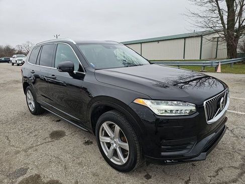 Used 2022 Volvo XC90 T5 Momentum image 3