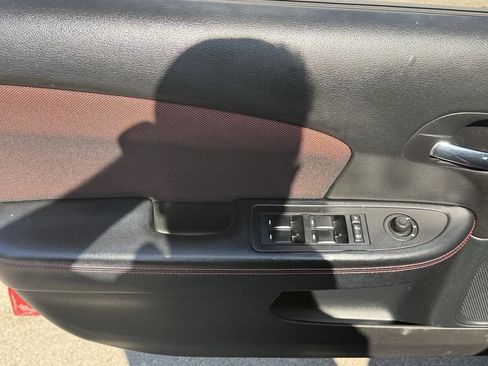 Used 2011 Dodge Avenger Heat image 7