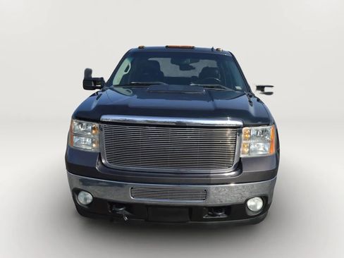 Used 2011 GMC Sierra 3500 SLT w/ SLT Convenience Package AWD/4WD image 3