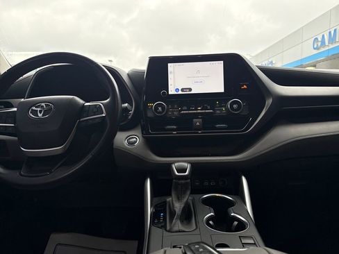 Used 2023 Toyota Highlander XLE image 15