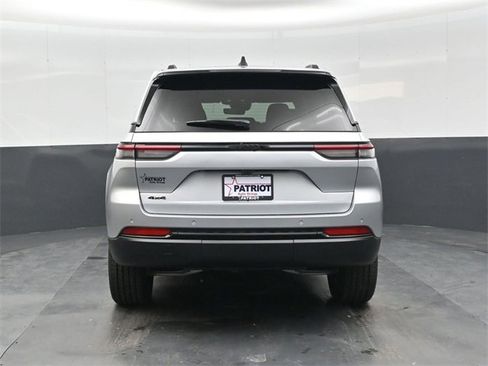 New 2025 Jeep Grand Cherokee Altitude image 5