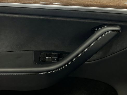 Used 2023 Tesla Model Y Performance AWD/4WD image 14