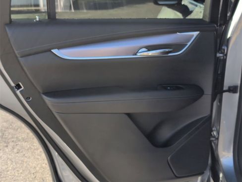 Used 2025 Cadillac XT6 Luxury image 25