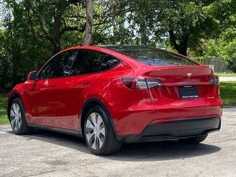 Used 2022 Tesla Model Y Long Range AWD/4WD image 6